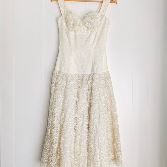 Lilli Diamond Lace Dress - Picture 12 of 13